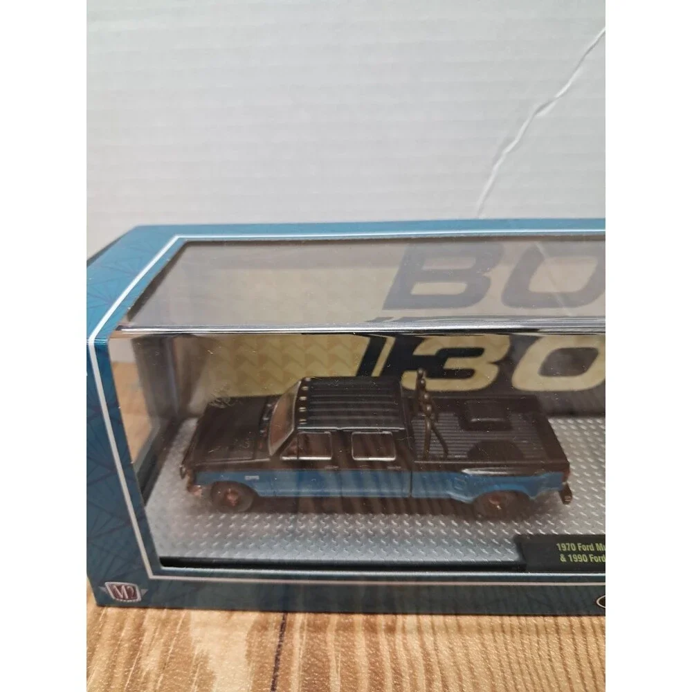 M2 Machines 1970 Ford Mustang Boss 302 & 1990 Ford F-350 Dually Hauler Chase R99